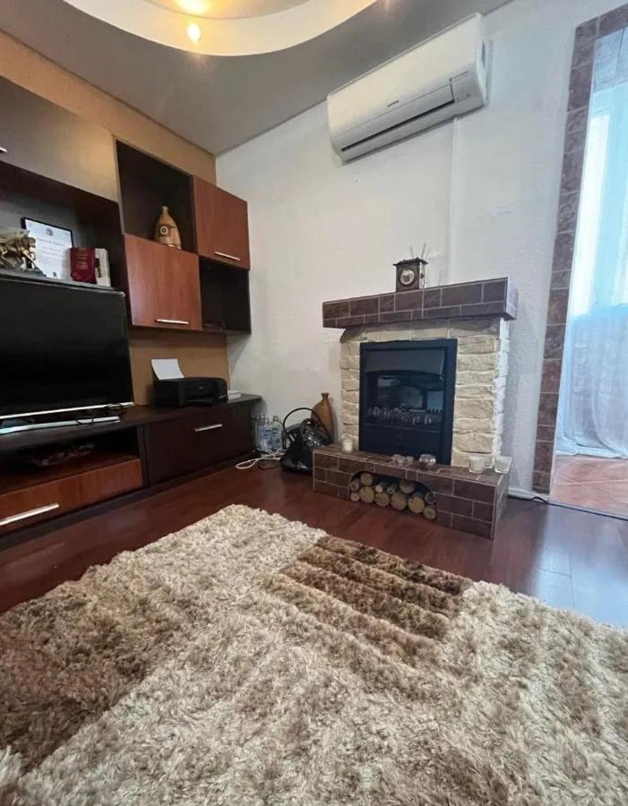 Modern Oasis With A Cozy Fireplace Your Stylish Apartment Minutes From Downtown Bucharest Exterior photo