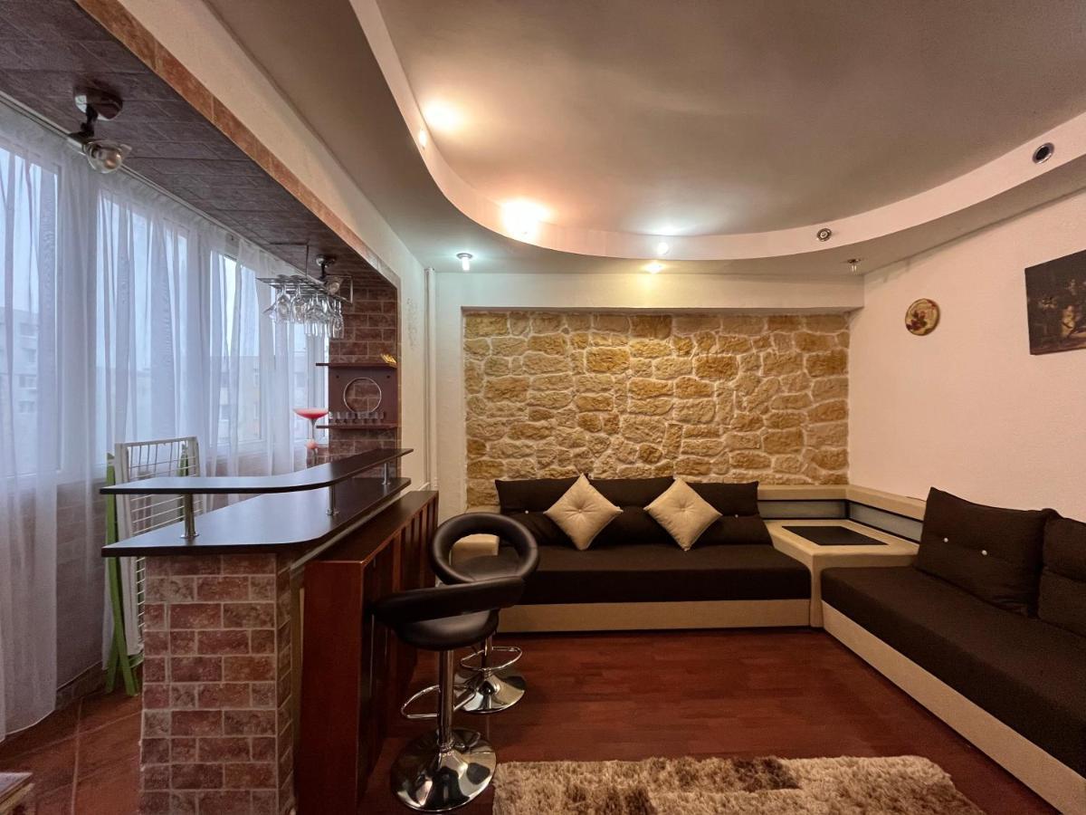 Modern Oasis With A Cozy Fireplace Your Stylish Apartment Minutes From Downtown Bucharest Exterior photo